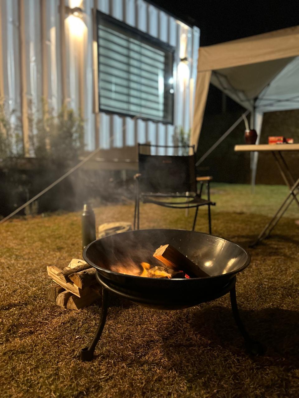 Pessoa desfrutando da natureza sem dispositivos eletrônicos