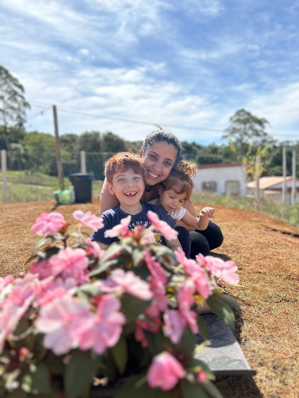 Família aproveitando momento juntos sem tecnologia